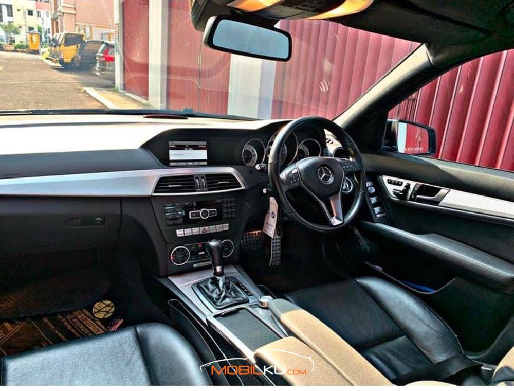 Mobil Mercedes-Benz C-Class 2012