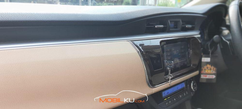 Mobil Toyota Corolla 2016