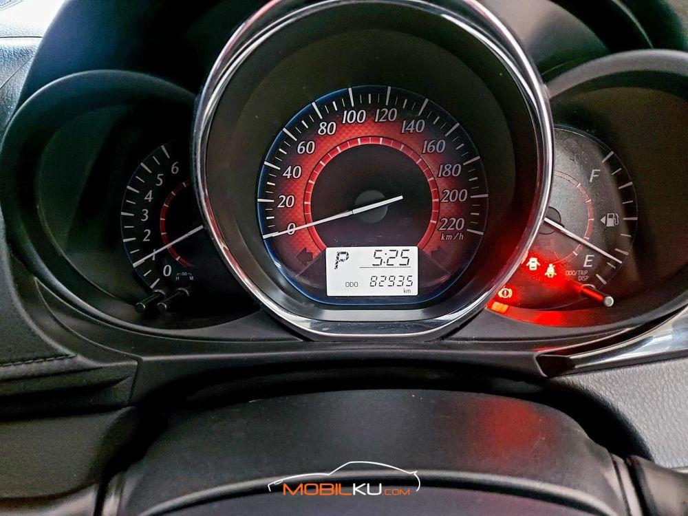Mobil Toyota Yaris 2016