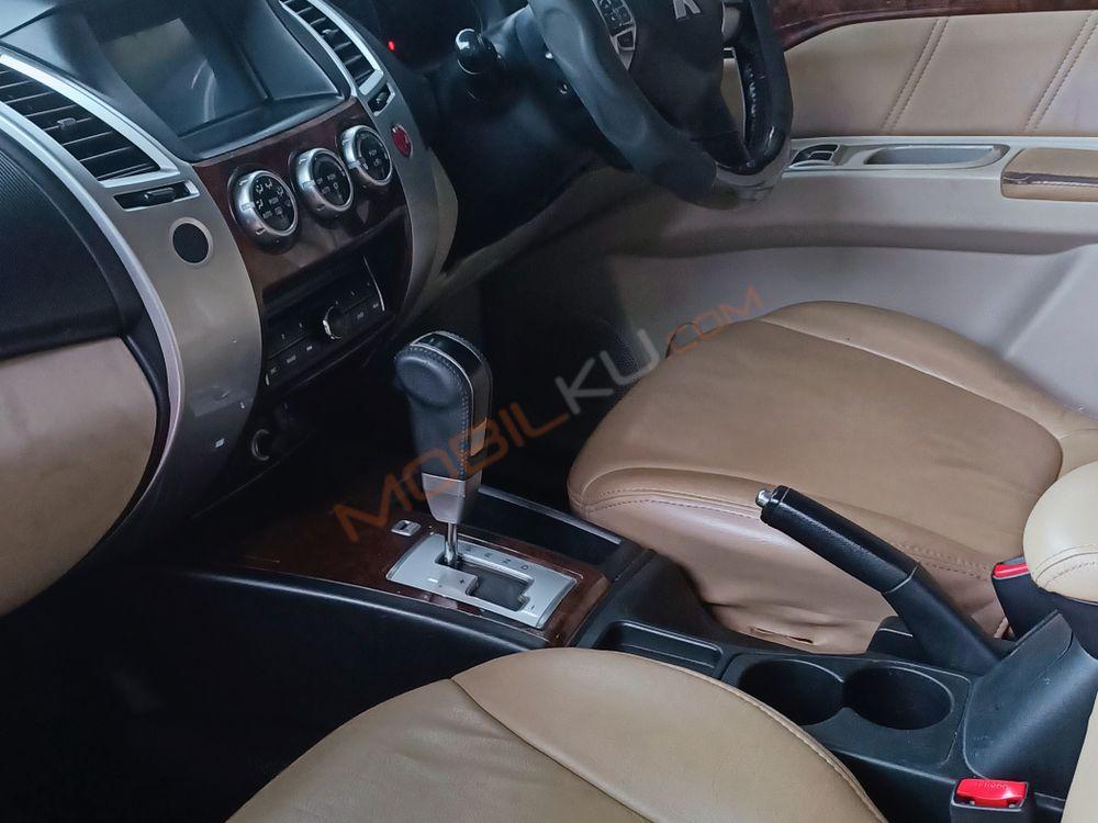 Mobil Mitsubishi Pajero Sport 2013