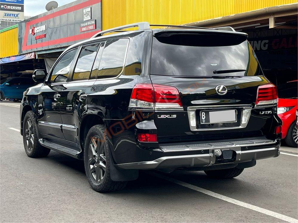 Mobil Lexus LX 2014