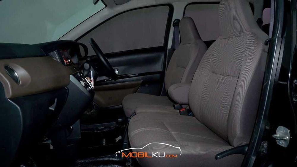 Mobil Toyota Calya 2017