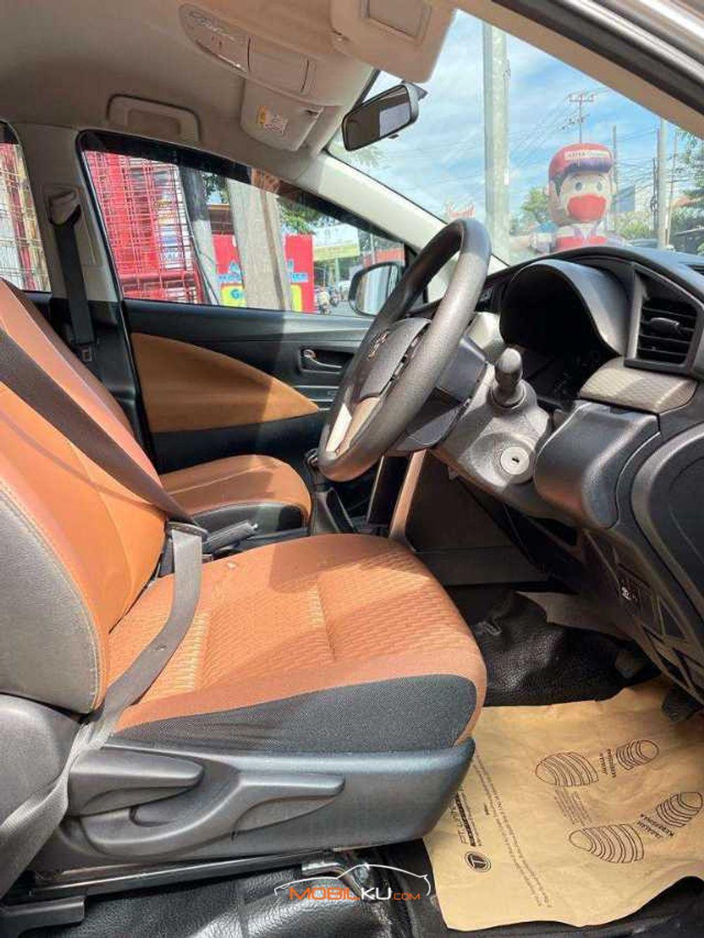 Mobil Toyota Kijang Innova 2018