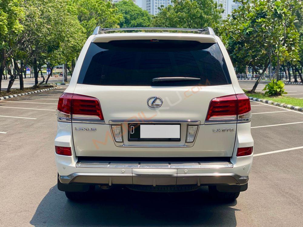 Mobil Lexus LX 2014