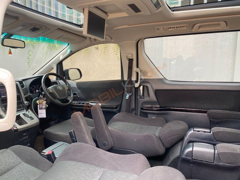 Mobil Toyota Alphard 2014