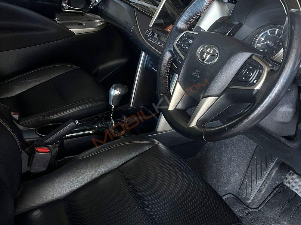 Mobil Toyota Kijang Innova 2021