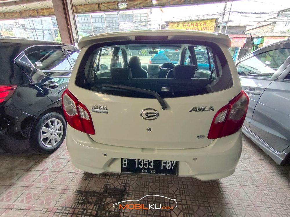 Mobil Daihatsu Ayla 2015