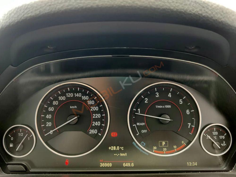 Mobil BMW 3 Series 2014