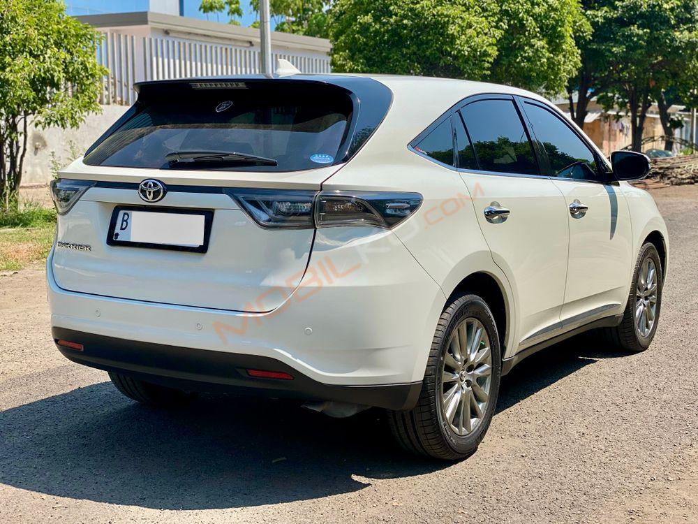 Mobil Toyota Harrier 2014