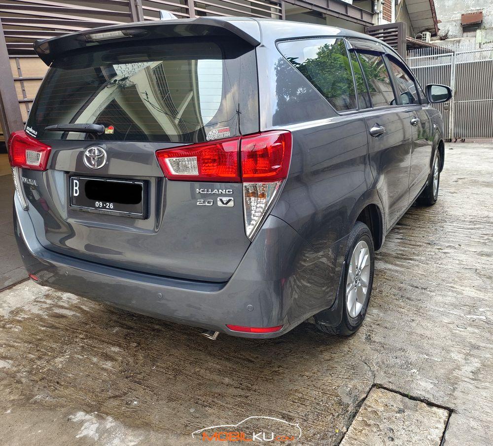 Mobil Toyota Kijang Innova 2016