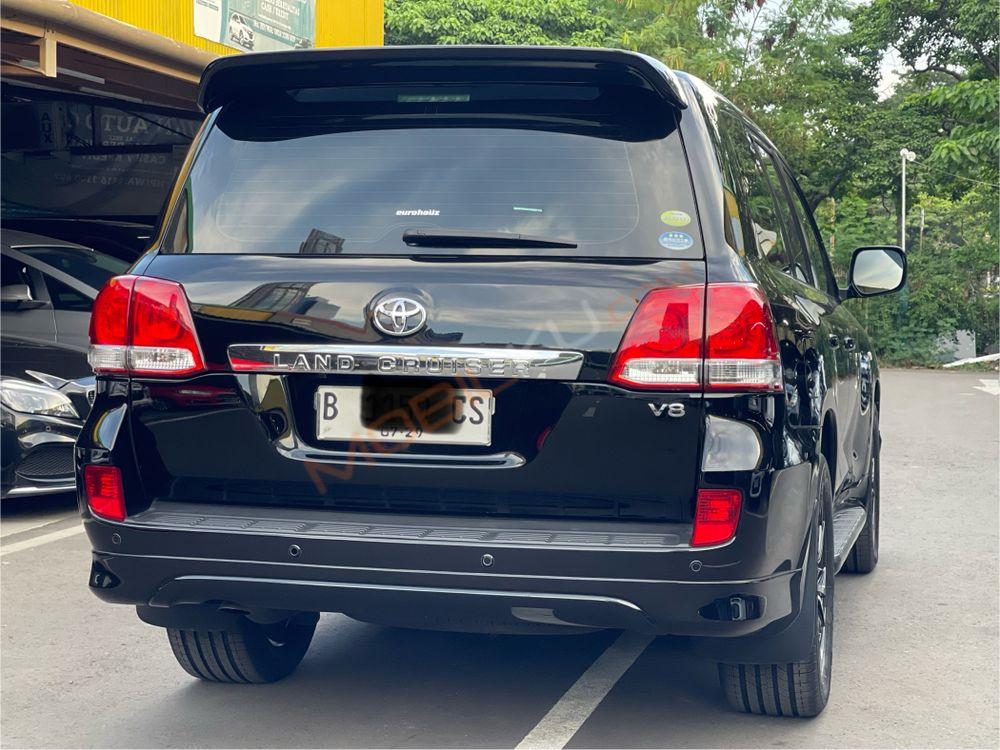Mobil Toyota Land Cruiser 2008