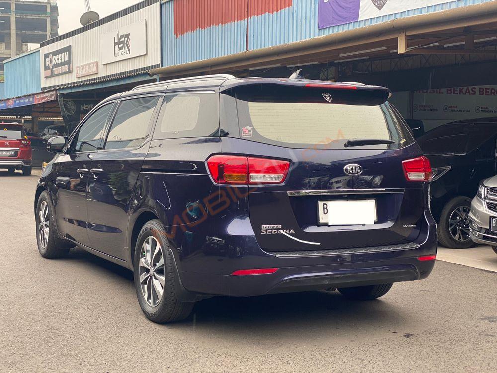 Mobil Kia Sedona 2017