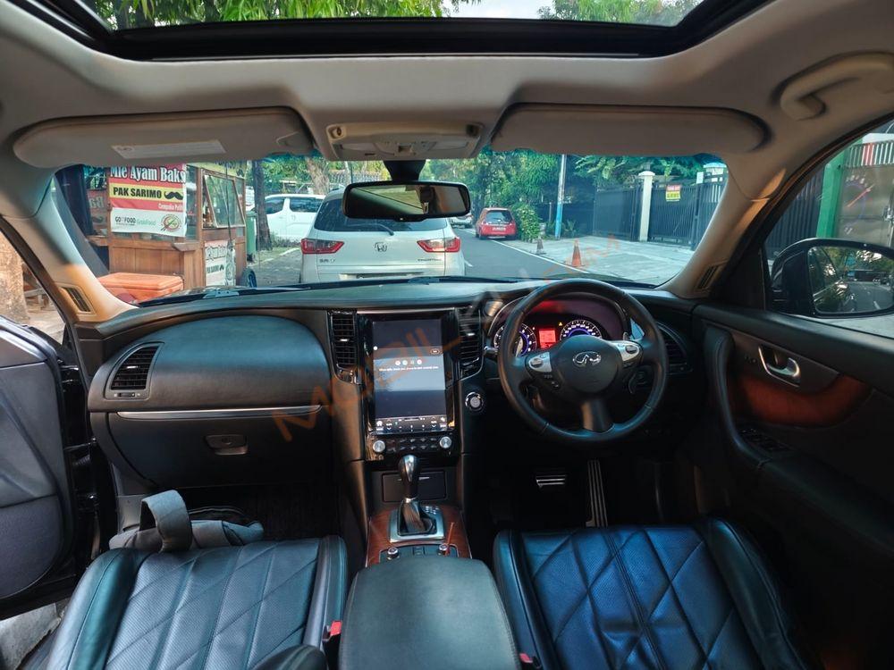 Mobil Infiniti FX 2012