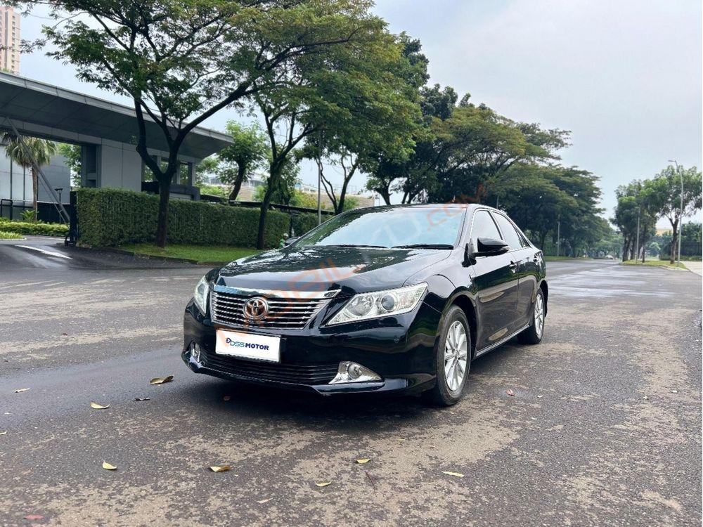 Mobil Toyota Camry 2013