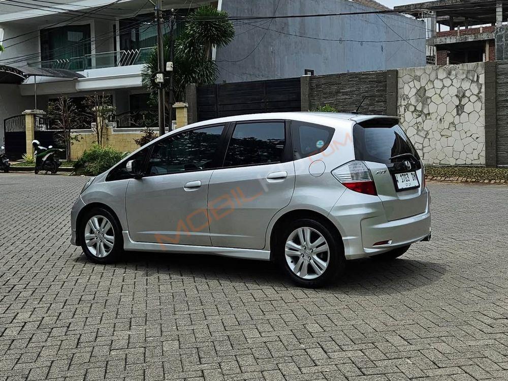 Mobil Honda Jazz 2012