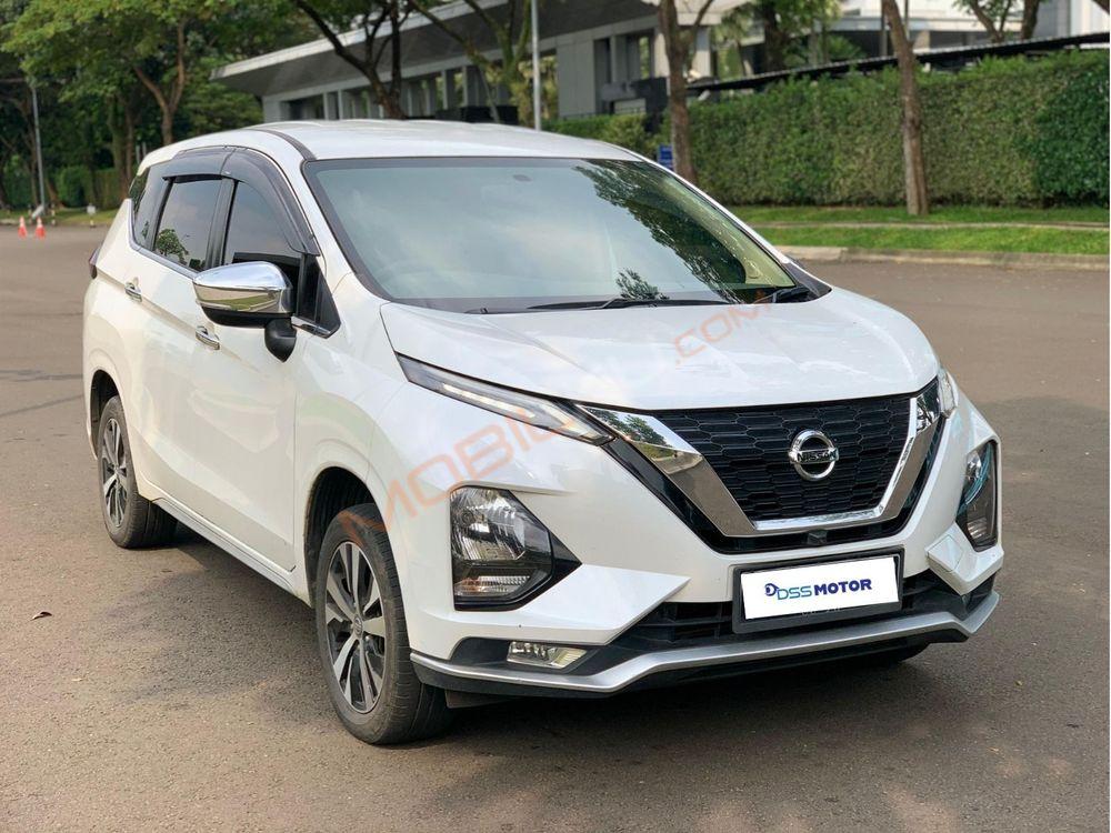 Mobil Nissan Livina 2021