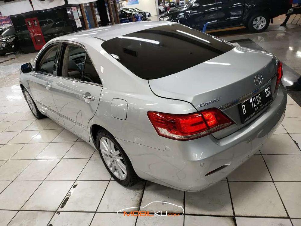 Mobil Toyota Camry 2011