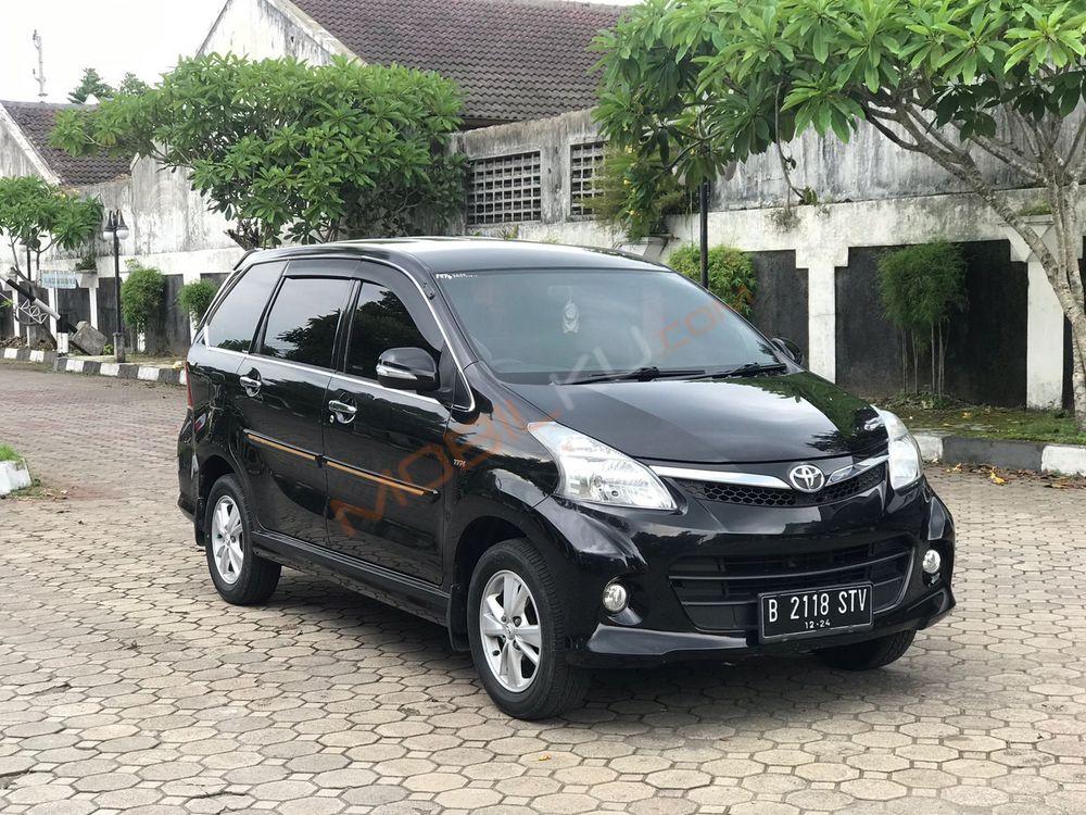 Mobil Toyota Avanza 2014