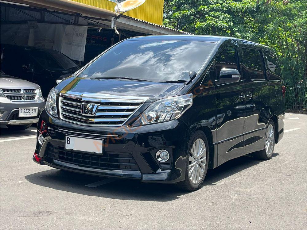 Mobil Toyota Alphard 2014