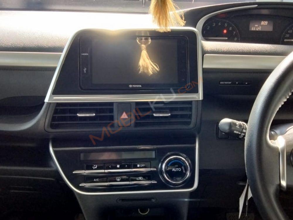 Mobil Toyota Sienta 2018