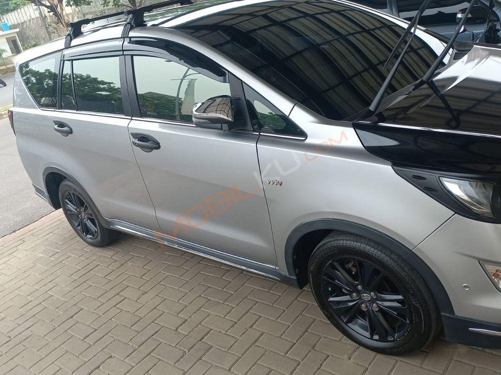 Mobil Toyota Kijang Innova 2019