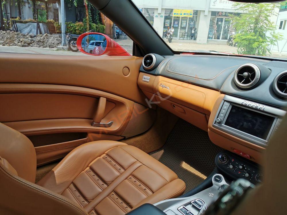 Mobil Ferrari California 2008