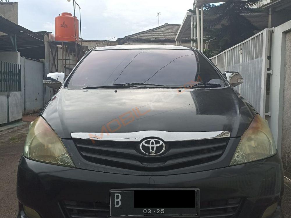 Mobil Toyota Kijang Innova 2010