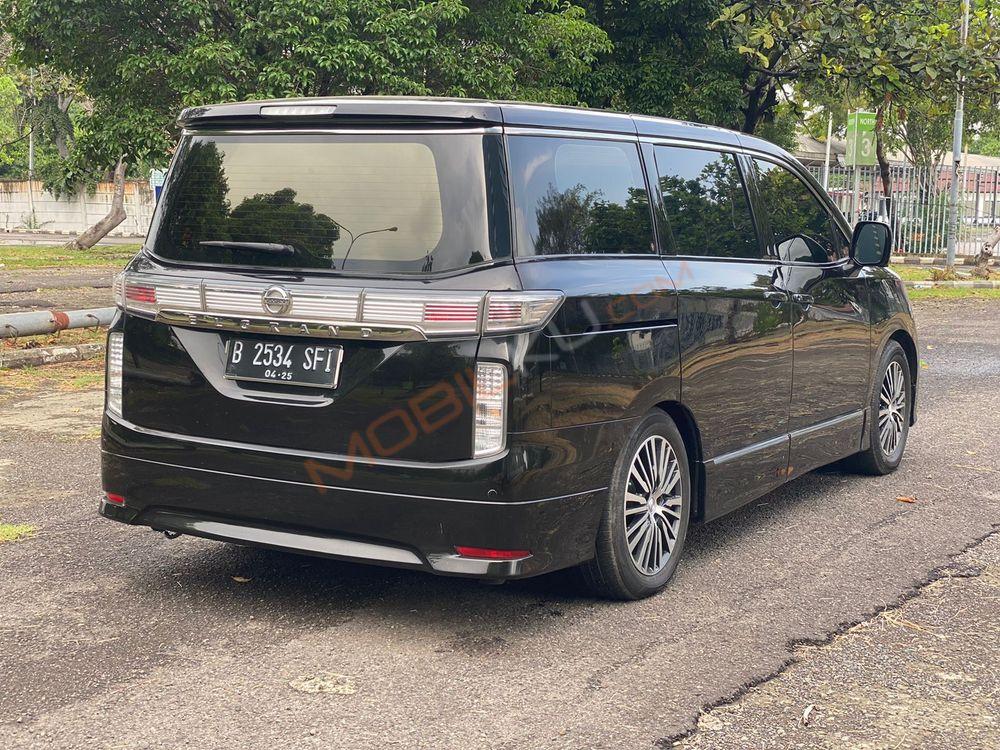Mobil Nissan Elgrand 2014
