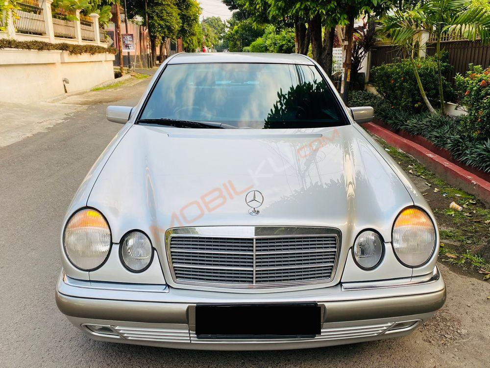 Mobil Mercedes-Benz E-Class 1996