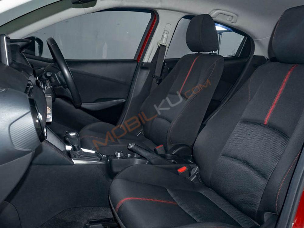 Mobil Mazda 2 Hatchback 2016