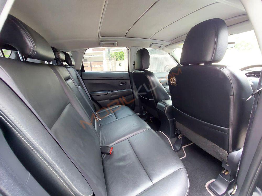 Mobil Mitsubishi Outlander Sport 2014