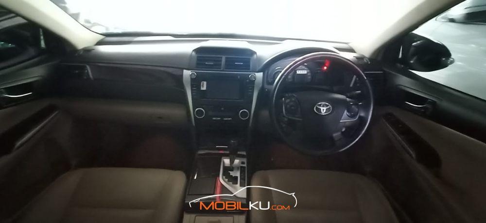 Mobil Toyota Camry 2012