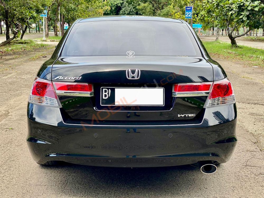 Mobil Honda Accord 2011