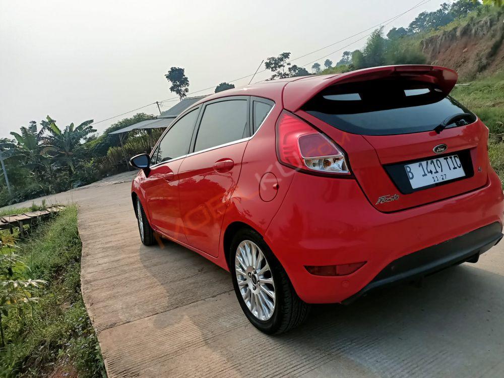 Mobil Ford Fiesta 2014