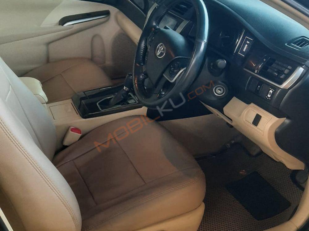 Mobil Toyota Camry 2018