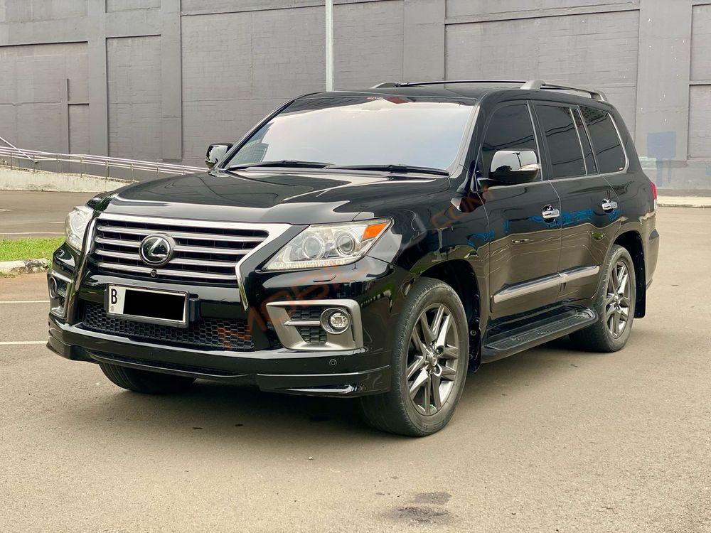 Mobil Lexus LX 2015