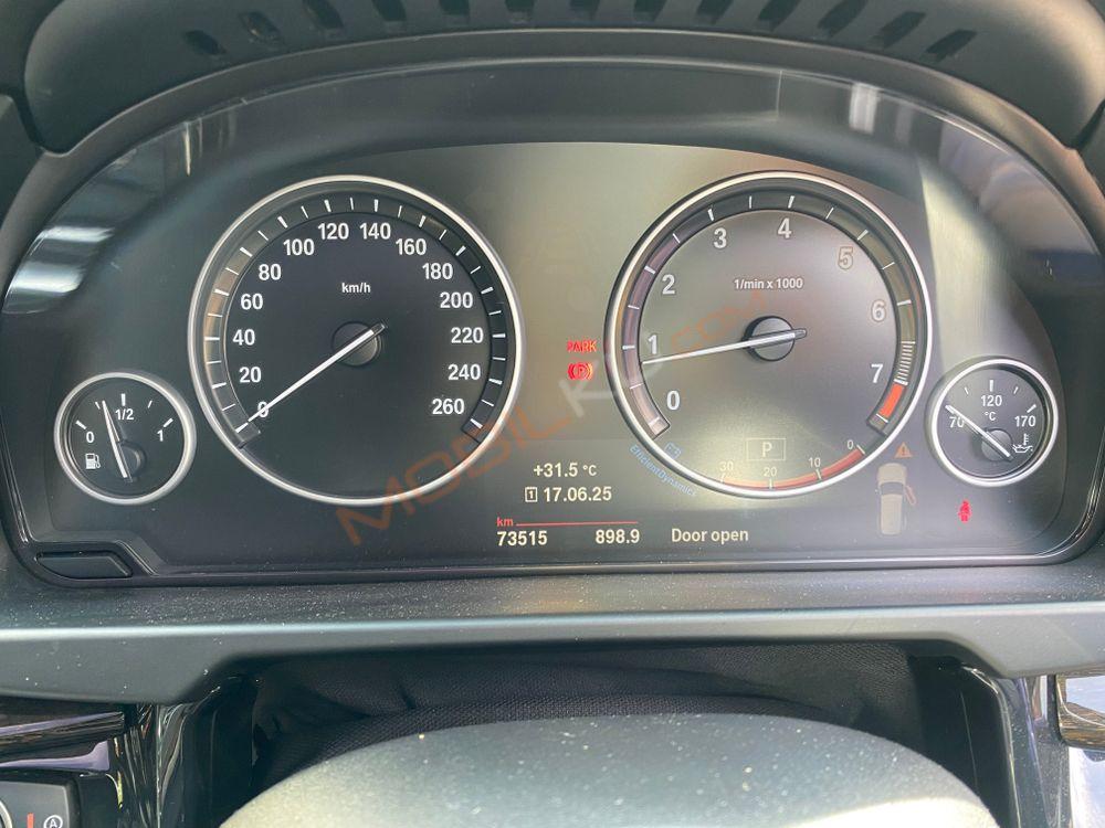 Mobil BMW X5 2015
