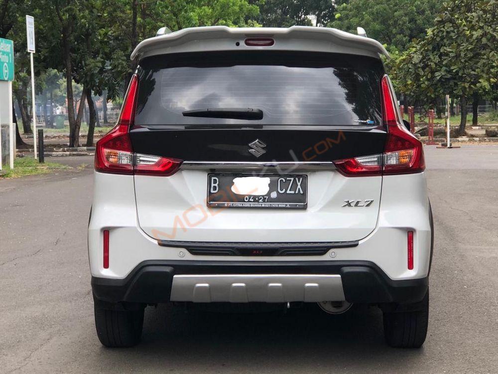 Mobil Suzuki XL7 2022