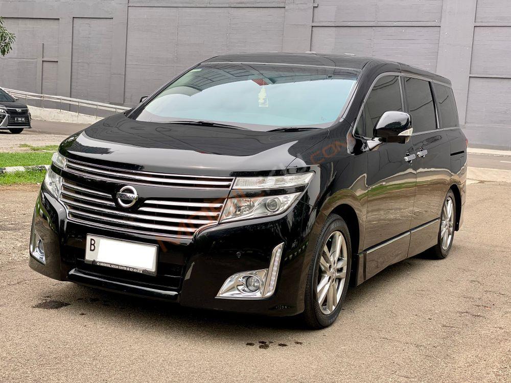 Mobil Nissan Elgrand 2013