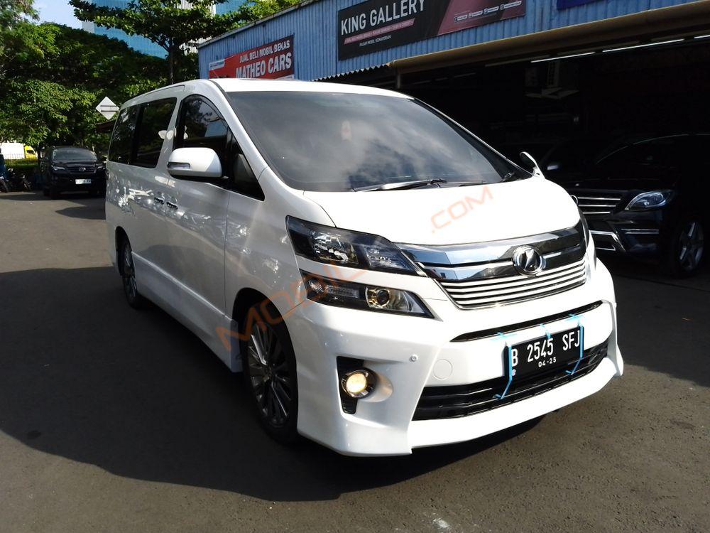 Mobil Toyota Vellfire 2015