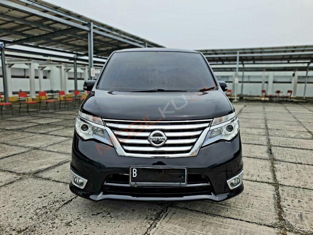 Mobil Nissan Serena 2017