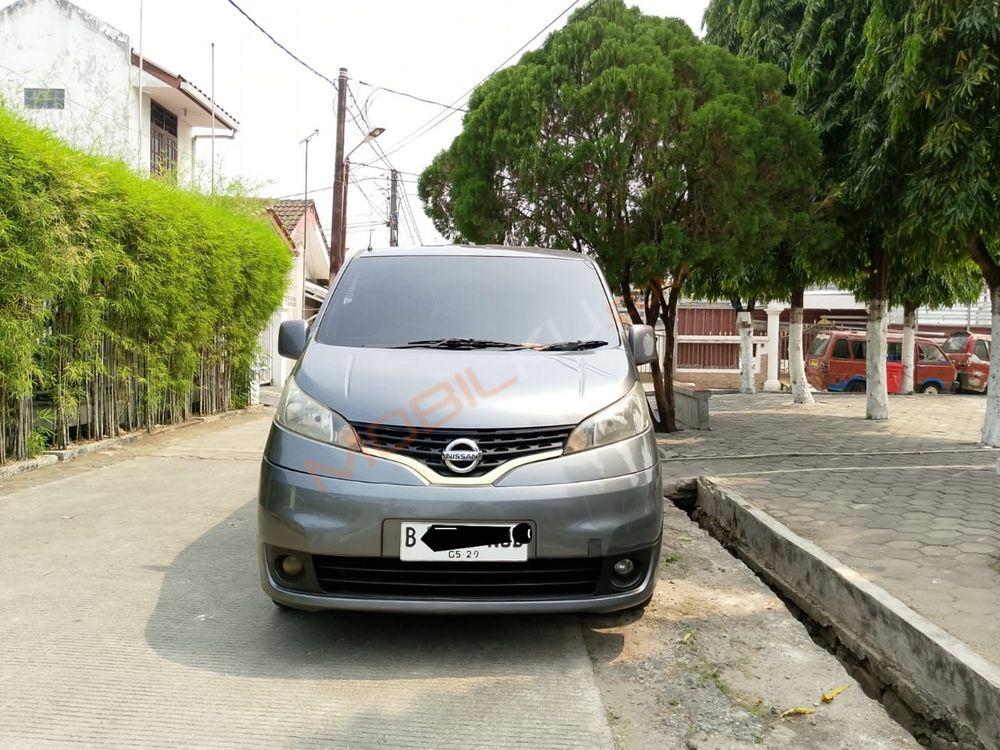 Mobil Nissan Evalia 2013