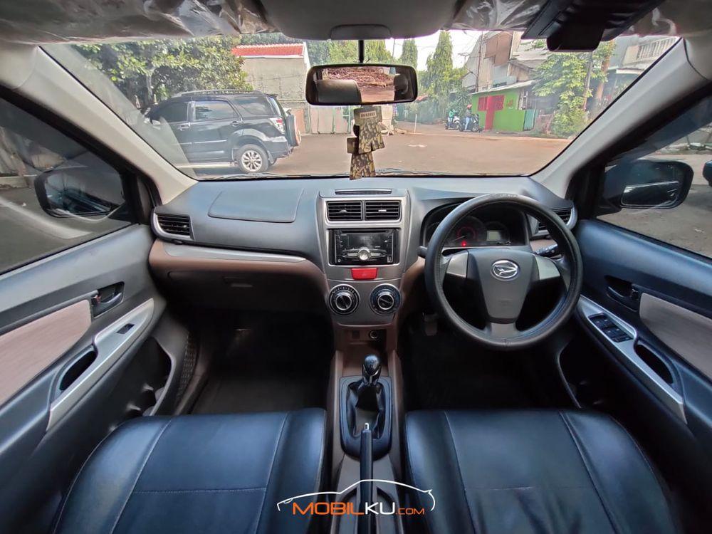 Mobil Daihatsu Xenia 2016