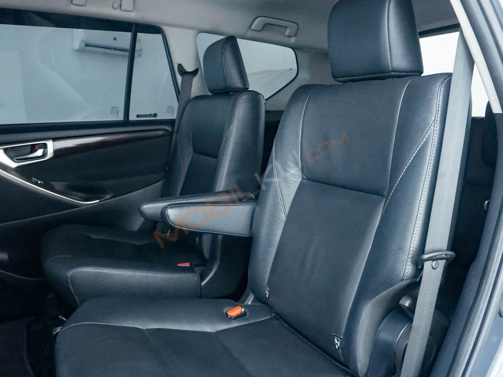 Mobil Toyota Kijang Innova 2020