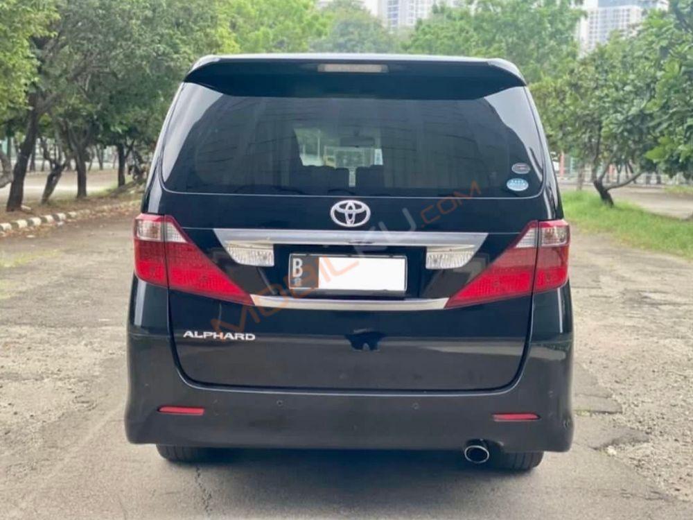Mobil Toyota Alphard 2009