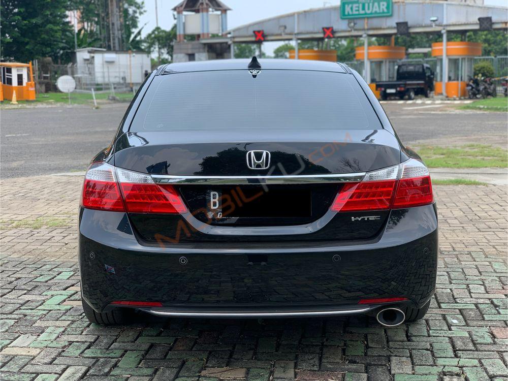 Mobil Honda Accord 2013