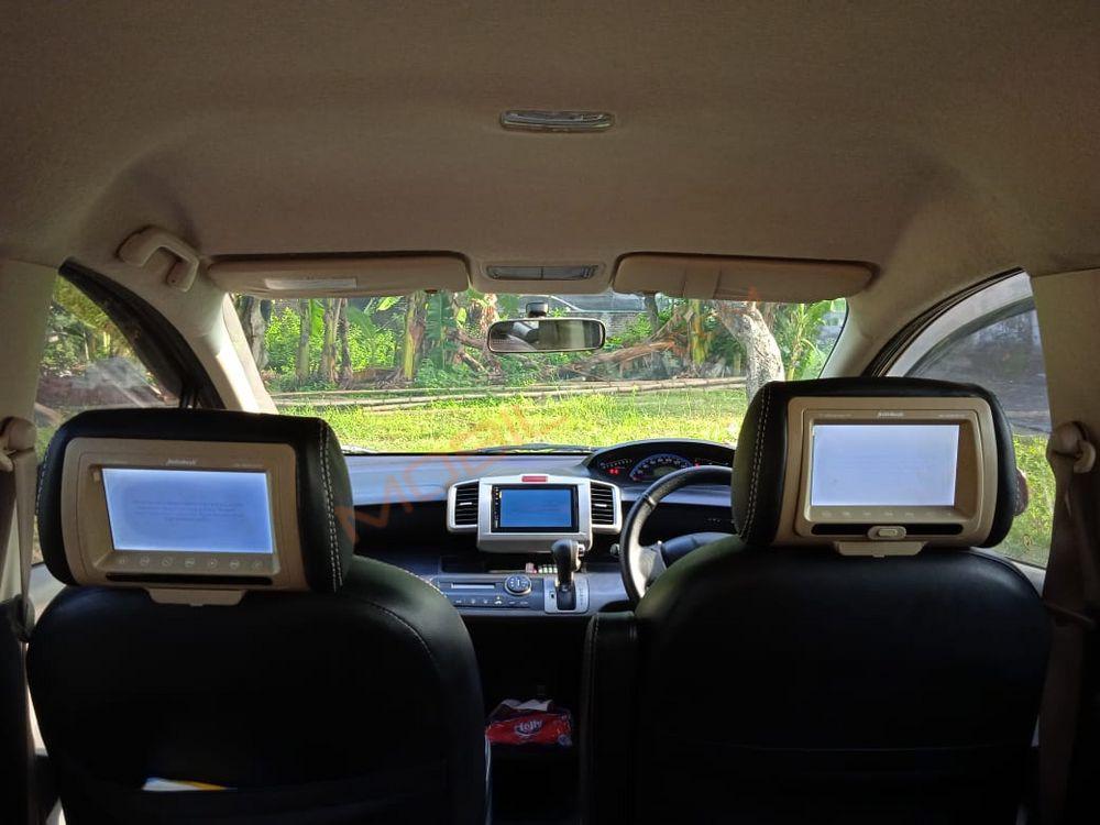 Mobil Honda Freed 2011