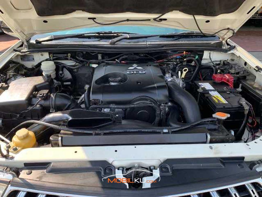 Mobil Mitsubishi Pajero Sport 2010