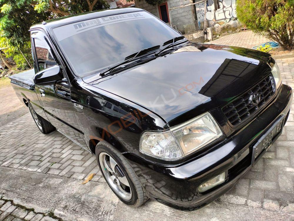 Mobil Toyota Kijang 2002