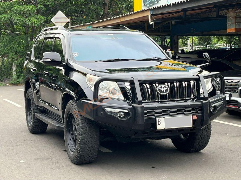 Mobil Toyota Land Cruiser 2013